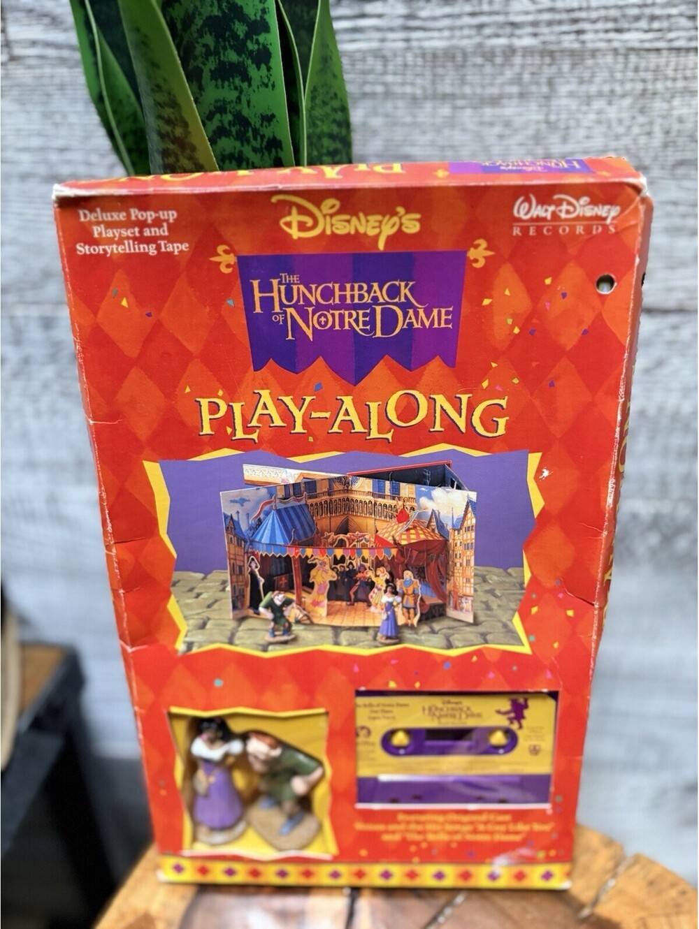 Disney The Hunchback Of Notre Dame Play-Along 1996 Cassette Playset w/ Figurines